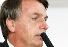 PF cumpre mandados na casa de Jair Bolsonaro, que usará tornozeleira PF cumpre mandados na casa de Jair Bolsonaro, que usará tornozeleira