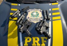 PRF apreende submetralhadoras escondidas durante fiscalização na BR-381 em Betim (MG) — Polícia Rodoviária Federal Submetralhadoras apreendidas em Betim.jpg