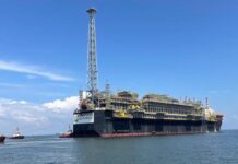 Plataforma da Petrobras que reforçará o pré-sal deixa Singapura Plataforma da Petrobras que reforçará o pré-sal deixa Singapura