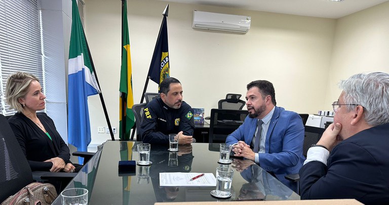Superintendente da PRF em MS recebe visita institucional de representantes Superintendente da PRF em MS recebe visita institucional de representantes da Receita Federal