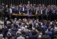 Após obstrução de Plenário, Hugo Motta abre sessão e pede respeito Após obstrução de Plenário, Hugo Motta abre sessão e pede respeito