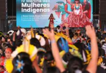 Evento em Brasília reúne 5 mil mulheres indígenas que pedem proteção Evento em Brasília reúne 5 mil mulheres indígenas que pedem proteção