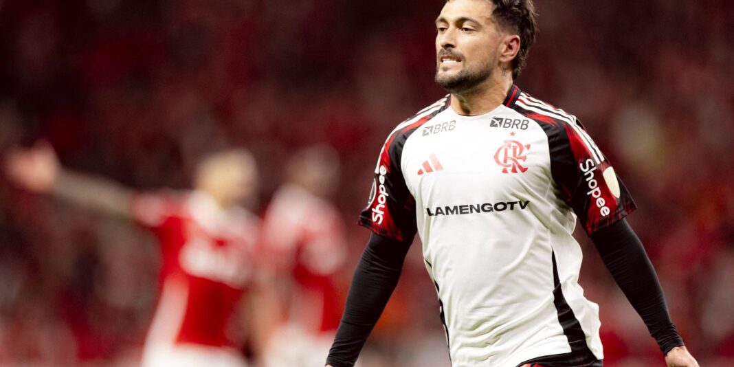 Flamengo volta a derrotar o Internacional e avança na Libertadores Flamengo volta a derrotar o Internacional e avança na Libertadores