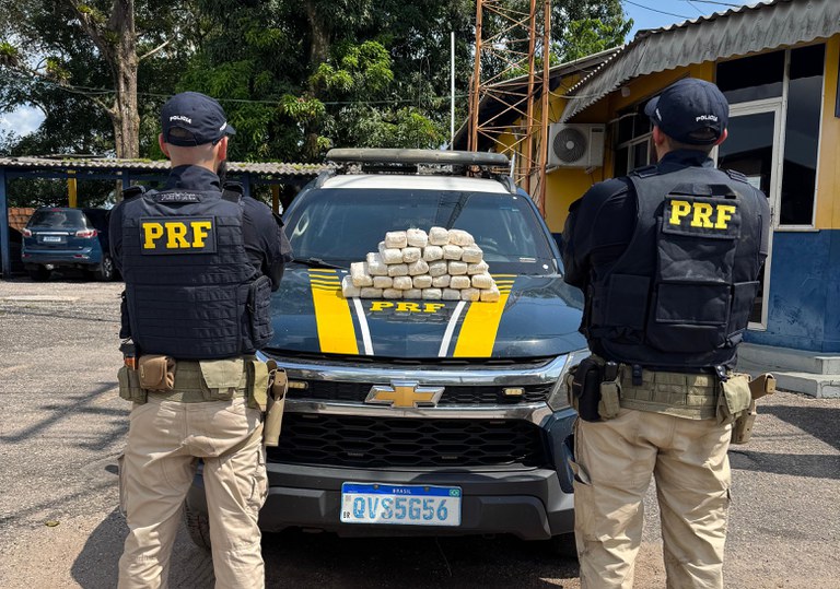 PRF apreende 28 kg de maconha escondidos em veículo na PRF apreende 28 kg de maconha escondidos em veículo na BR-316, em Castanhal