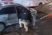 PRF recupera carro roubado após motorista arrastar moto em Abreu e Lima — Polícia Rodoviária Federal PRF recupera carro roubado após motorista arrastar moto em Abreu e Lima