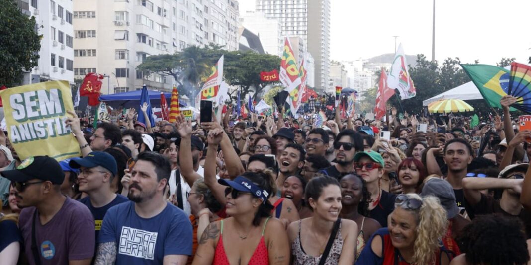 Ato no RJ com Caetano, Chico e Gil repudia anistia Ato no RJ com Caetano, Chico e Gil repudia anistia e PEC da Blindagem