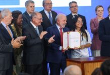 Lula sanciona lei contra adultização de crianças nas redes Lula sanciona lei contra adultização de crianças nas redes