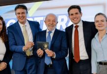 Lula sanciona lei que cria Carteira Nacional do Professor Lula sanciona lei que cria Carteira Nacional do Professor