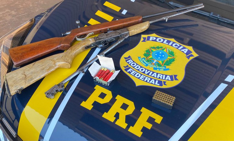 PRF prende motorista embriagado com duas armas de fogo na PRF prende motorista embriagado com duas armas de fogo na BR-267.jpg