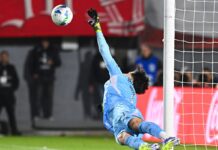 Rossi brilha nos pênaltis e garante classificação do Flamengo Rossi brilha nos pênaltis e garante classificação do Flamengo