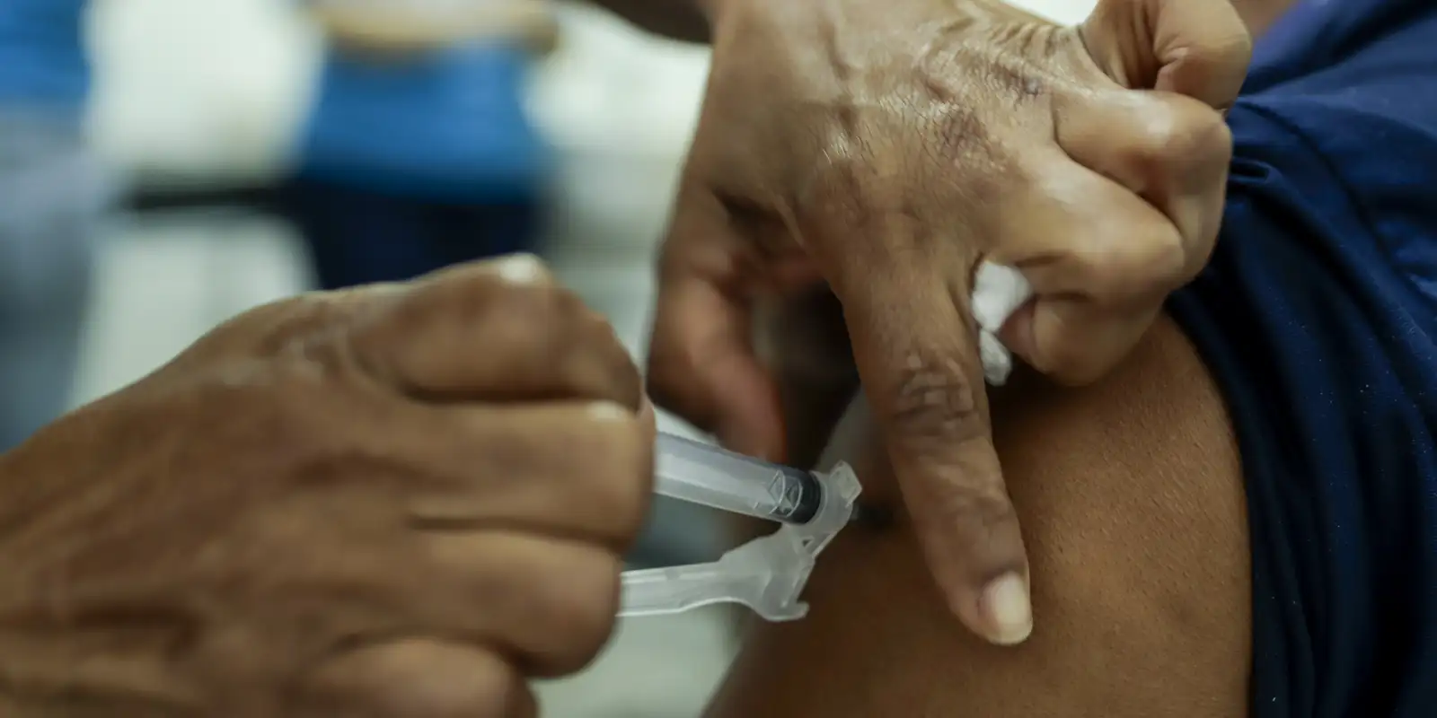 Campanha de vacinação contra a gripe começa neste sábado em SP Governo lança campanha para vacinar crianças e jovens até 15 anos