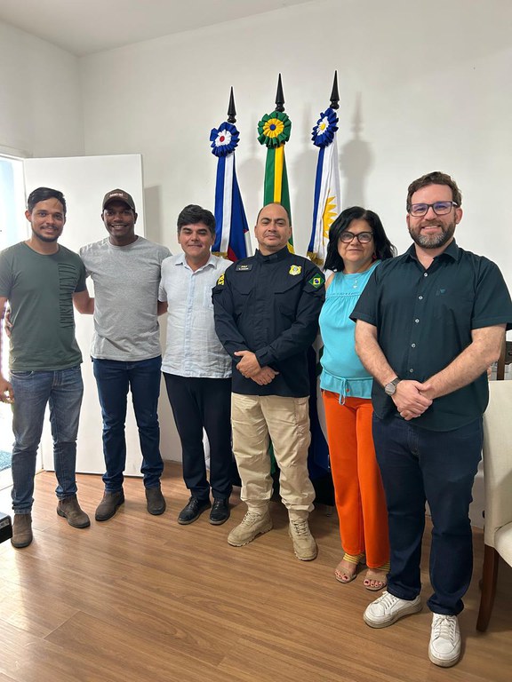 PRF discute ACT com Prefeitura de Belém de São Francisco PRF discute ACT com Prefeitura de Belém de São Francisco para recolher animais soltos no Sertão