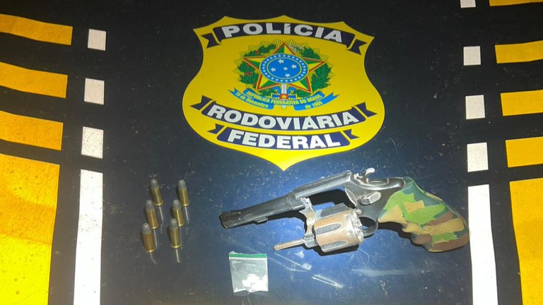 PRF em Rondônia apreende arma de fogo durante fiscalização de 93cd3133-b128-4f72-be9f-5439bb0d8559.jpg