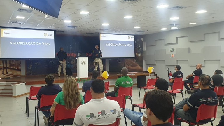 Ação de educação para o trânsito é realizada em transportadora IMG-20251118-WA0144.jpg