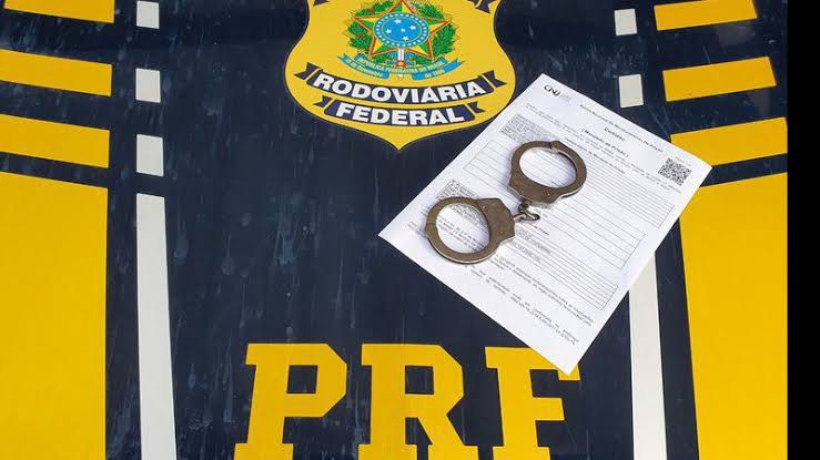 Em Seabra (BA), PRF cumpre mandado de prisão por descumprimento mandado de prisão.jpeg