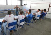 Estado antecipa pagamento do 13º e da folha de novembro para servidores da Educação | SECOM Estado antecipa pagamento do 13º e da folha de novembro para servidores da Educação | SECOM