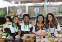 Estudantes da rede estadual expõem produtos das escolas-fábricas na Fenagro, em Salvador | SECOM Estudantes da rede estadual expõem produtos das escolas-fábricas na Fenagro, em Salvador | SECOM