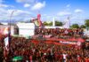 Flamengo embarca para final da Libertadores com festa da torcida Flamengo embarca para final da Libertadores com festa da torcida