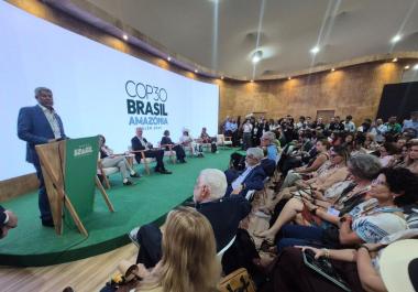 Jerônimo apresenta experiências da Bahia em transição energética e articula Jerônimo apresenta experiências da Bahia em transição energética e articula parcerias na COP30 | SECOM