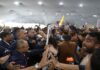 Manifestantes confrontam segurança para entrar em zona restrita Agência Brasil Manifestantes confrontam segurança para entrar em zona restrita Agência Brasil