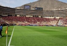 Ônibus atrasa e final da Libertadores começará às 18h30 (de Brasília) Ônibus atrasa e final da Libertadores começará às 18h30 (de Brasília)