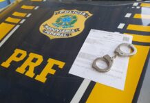 PRF detém dois foragidos da Justiça na BR-101 — Polícia Rodoviária Federal 01243357-c4b1-4099-8809-9458a3855a67.jpeg