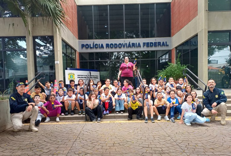 PRF realiza dia de educação para o trânsito com crianças WhatsApp Image 2025-11-05 at 11.41.23.jpg