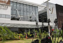 Bolsonaro apresenta crise de soluços e pressão alta após procedimento Bolsonaro apresenta crise de soluços e pressão alta após procedimento
