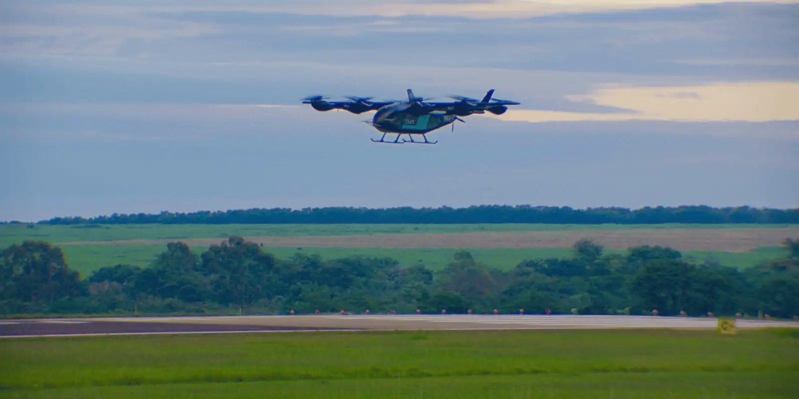 Eve, da Embraer, faz primeiro voo do protótipo de “carro voador” Eve, da Embraer, faz primeiro voo do protótipo de "carro voador"