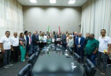 Governo do Estado entrega PL para reestruturação do Planserv e PEC que altera regras de aposentadoria das Polícias Civil e Penal | SECOM Governo do Estado entrega PL para reestruturação do Planserv e PEC que altera regras de aposentadoria das Polícias Civil e Penal | SECOM