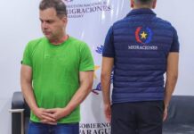 Polícia do Paraguai entrega Silvinei Vasques à PF Polícia do Paraguai entrega Silvinei Vasques à PF