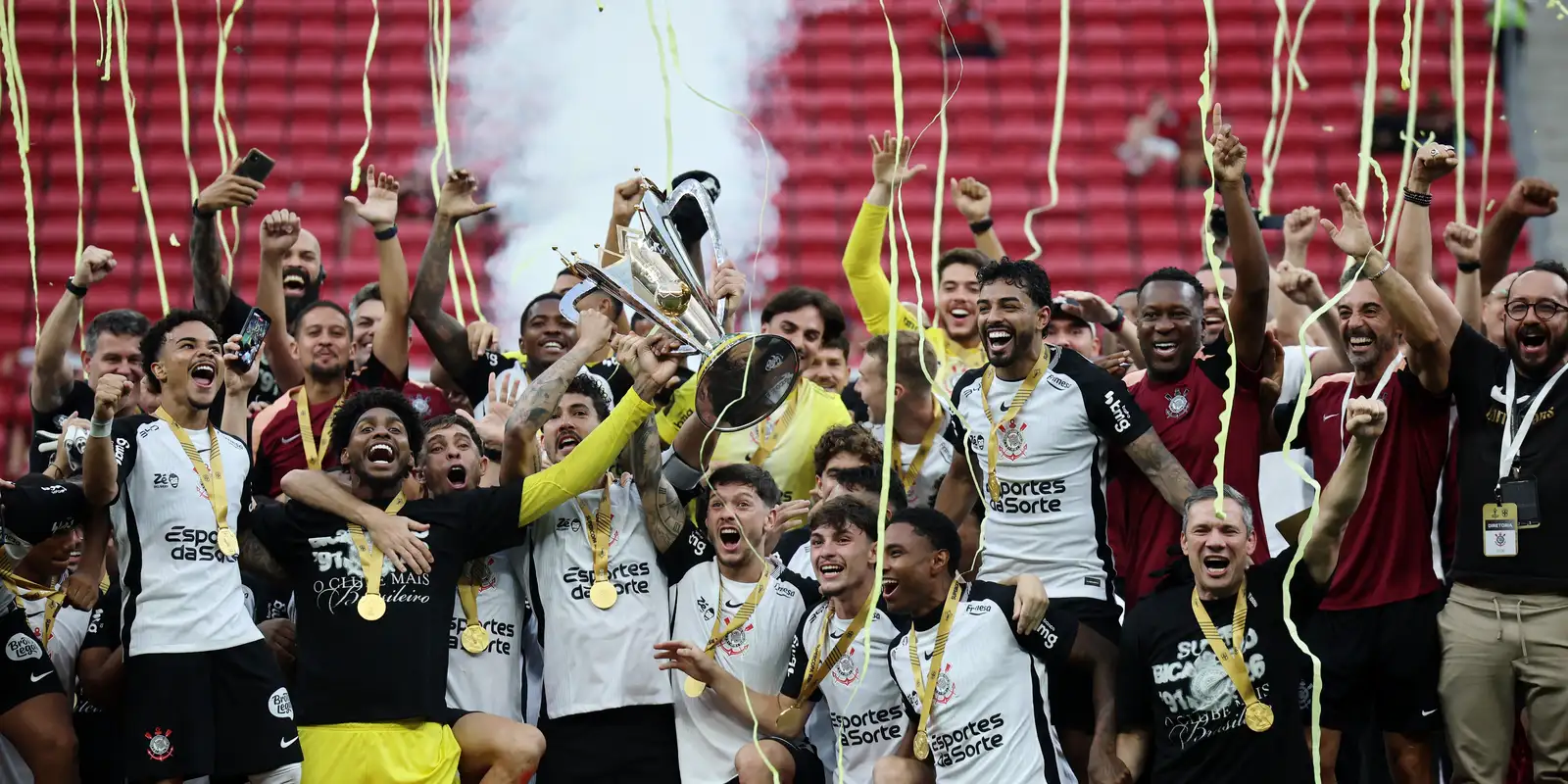 Corinthians vence Flamengo e é bicampeão da Supercopa Rei Corinthians vence Flamengo e é bicampeão da Supercopa Rei
