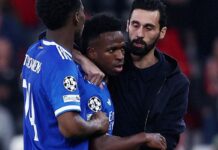 Vini Jr marca golaço e denuncia caso de racismo em Liga dos Campeões Vini Jr marca golaço e denuncia caso de racismo em Liga dos Campeões