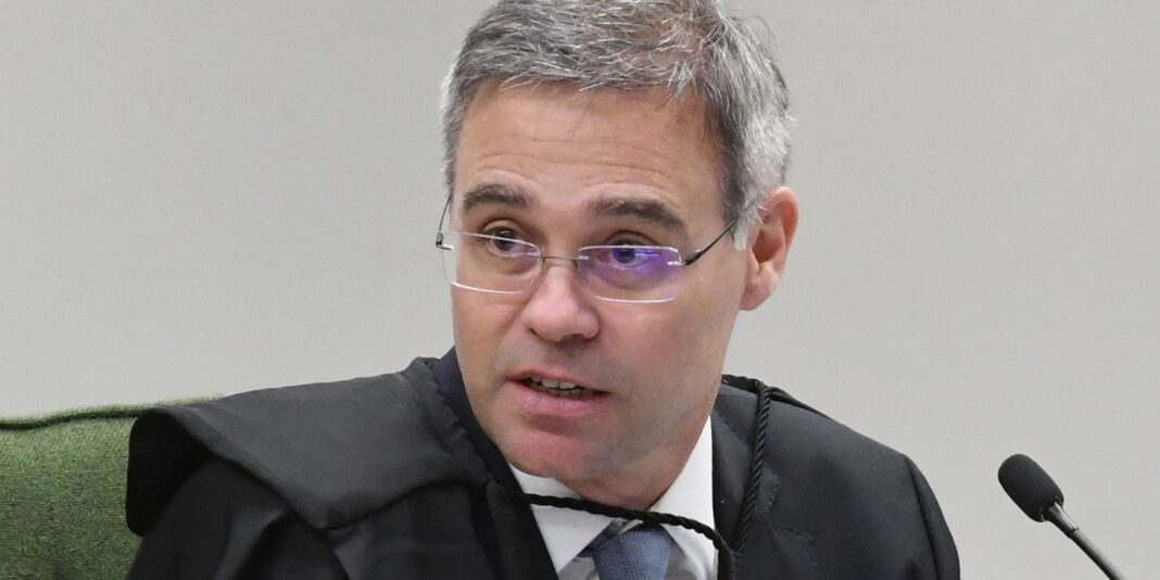 Mendonça diz que juiz não é estrela e deve assumir Mendonça diz que juiz não é estrela e deve assumir responsabilidades