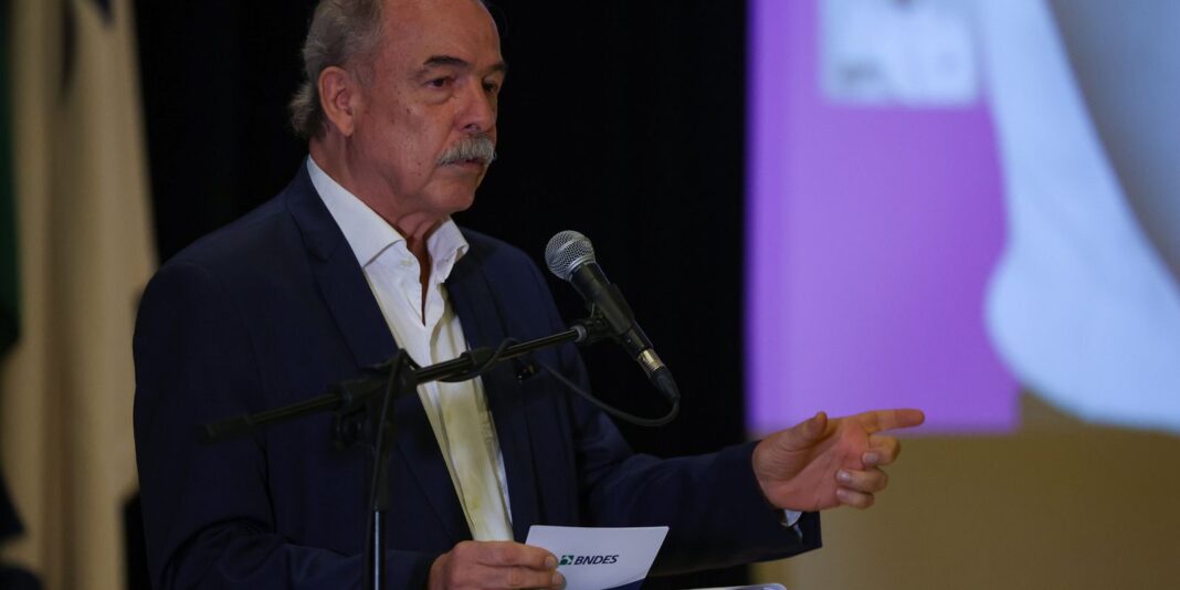 Na Mesa com Datena recebe o presidente do BNDES, Aloizio Na Mesa com Datena recebe o presidente do BNDES, Aloizio Mercadante