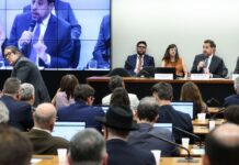 Boulos critica compensação a empresas pelo fim da escala 6×1 Boulos critica compensação a empresas pelo fim da escala 6x1