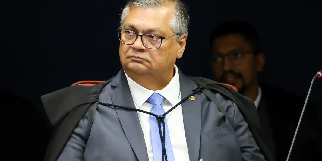 Dino dá 10 dias para governo mostrar plano de combate Dino dá 10 dias para governo mostrar plano de combate a incêndios