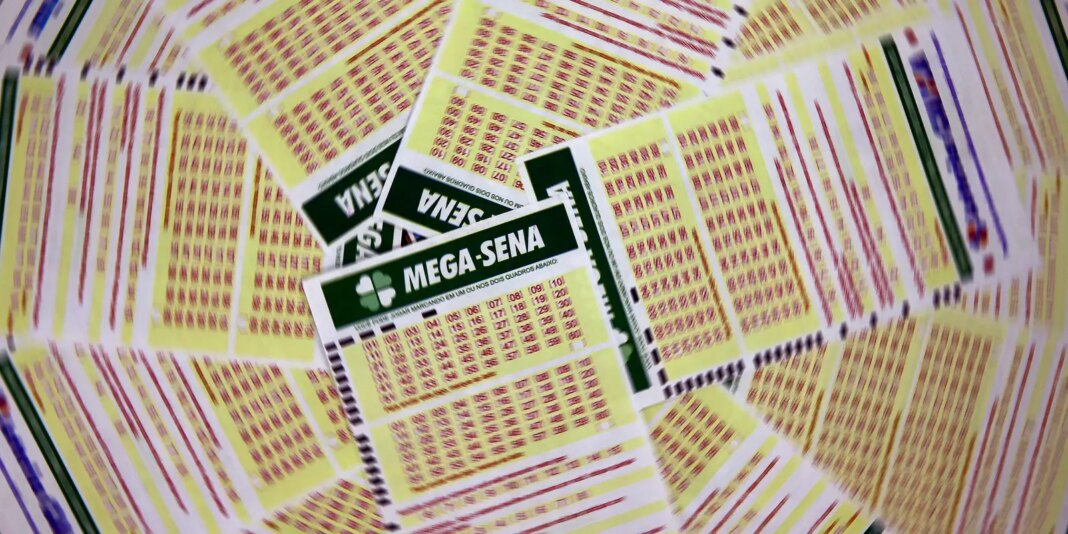 Mega-Sena acumula e prêmio vai a R$ 52 milhões Mega-Sena acumula e prêmio vai a R$ 52 milhões