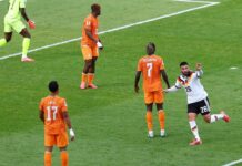 Alemanha vira sobre a Costa do Marfim e garante vaga na próxima fase Alemanha vira sobre a Costa do Marfim e garante vaga na próxima fase