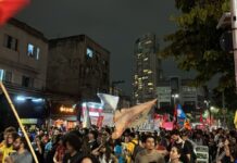 Estudantes protestam contra cortes nas universidades de SP Estudantes protestam contra cortes nas universidades de SP