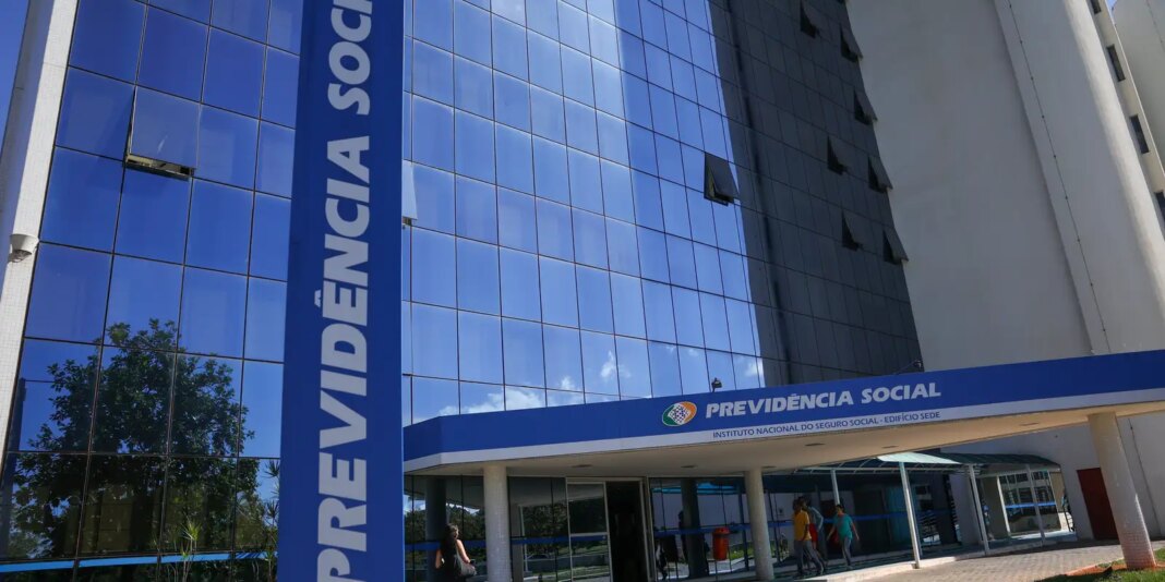 Fila do INSS cai ao menor nível em 21 meses, Fila do INSS cai ao menor nível em 21 meses, com 1,8 milhão de pedidos