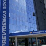 Fila do INSS cai ao menor nível em 21 meses, com 1,8 milhão de pedidos