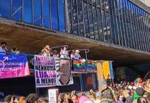 Mulheres lésbicas e bissexuais fazem caminhada em SP contra violência Mulheres lésbicas e bissexuais fazem caminhada em SP contra violência