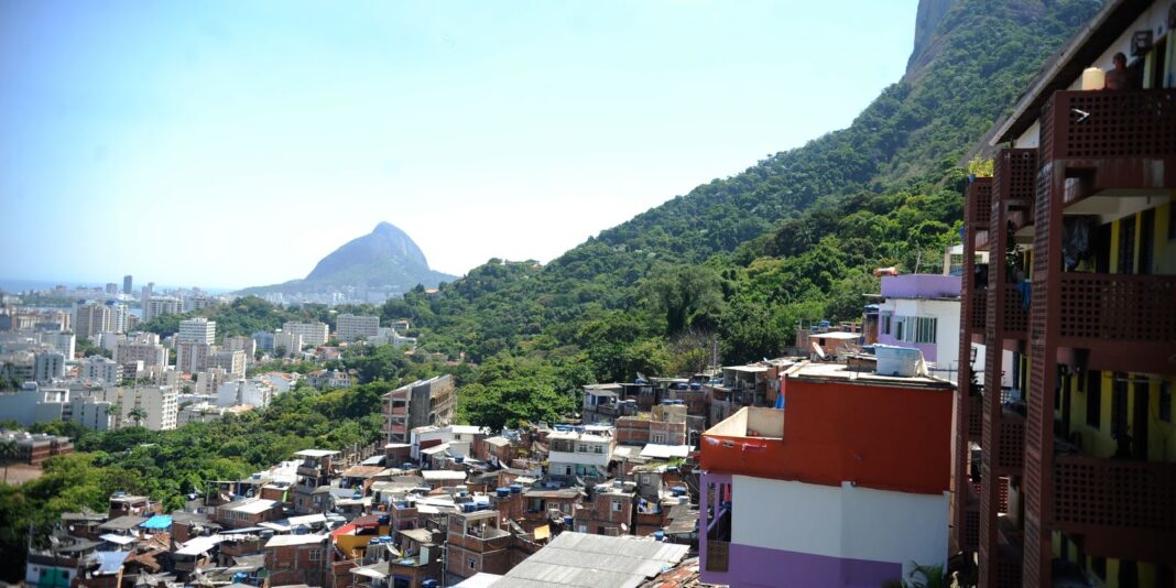Operação na zona sul do Rio tem 6 presos e Operação na zona sul do Rio tem 6 presos e homem baleado em ônibus