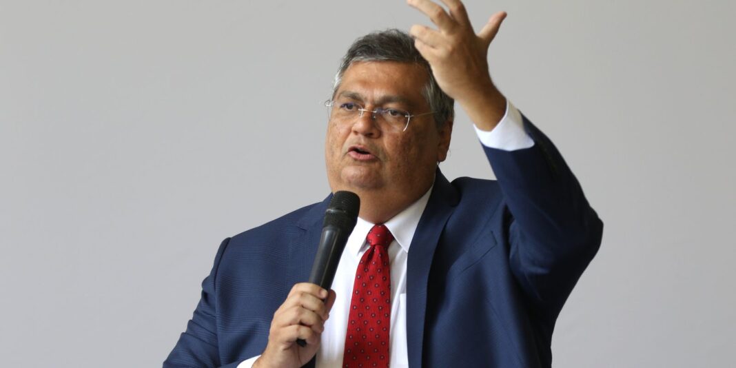 Dino bloqueia R$ 119 milhões de Valdemar por suspeitas em Dino bloqueia R$ 119 milhões de Valdemar por suspeitas em emendas