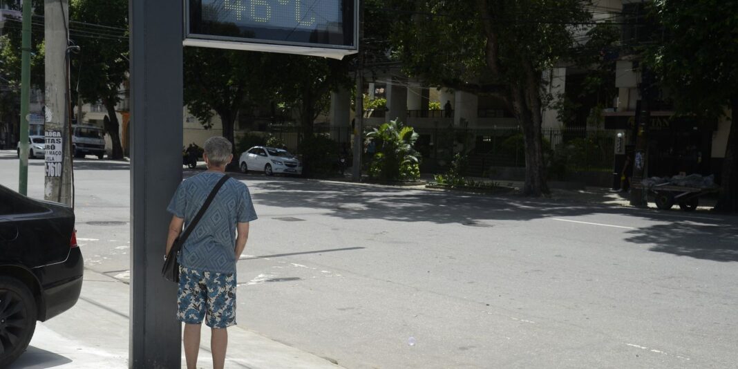 Projeções indicam até 127 dias de calor extremo por ano Projeções indicam até 127 dias de calor extremo por ano até 2075