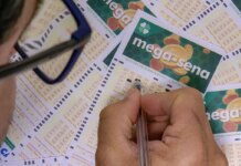 Mega-Sena acumula e próximo concurso deve pagar R$ 50 milhões Mega-Sena acumula e próximo concurso deve pagar R$ 50 milhões
