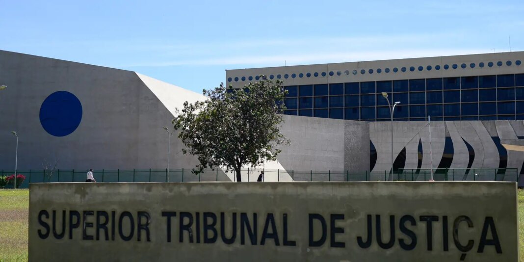 STJ condena ministro Marco Buzzi a perda de cargo por STJ condena ministro Marco Buzzi a perda de cargo por crimes sexuais