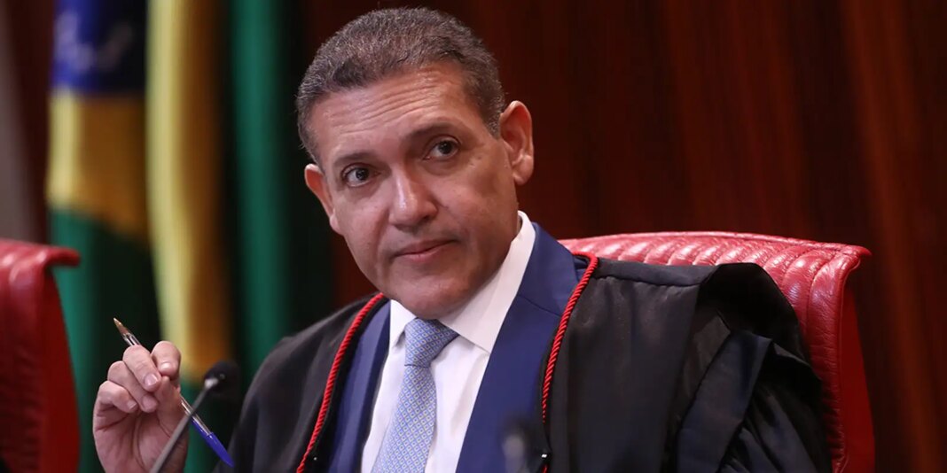 Urna eletrônica é patrimônio da democracia, diz presidente do TSE Urna eletrônica é patrimônio da democracia, diz presidente do TSE