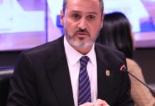 Dino determina reintegração de Andrei Rodrigues no comando da PF Dino determina reintegração de Andrei Rodrigues no comando da PF